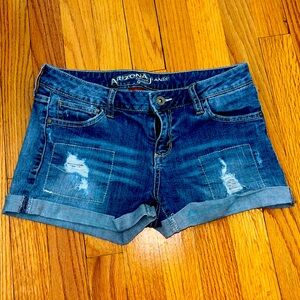 ARIZONA JEANS COMPANY JUNIOR SHORTS SIZE 9 DISTRESSED SHORTIE